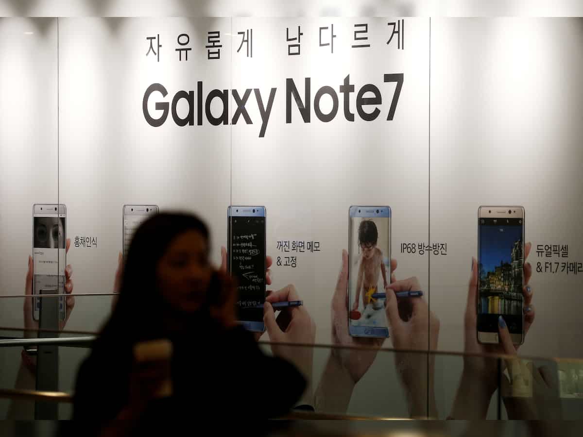 Samsung suffers worst decline in smartphone sales; iPhone