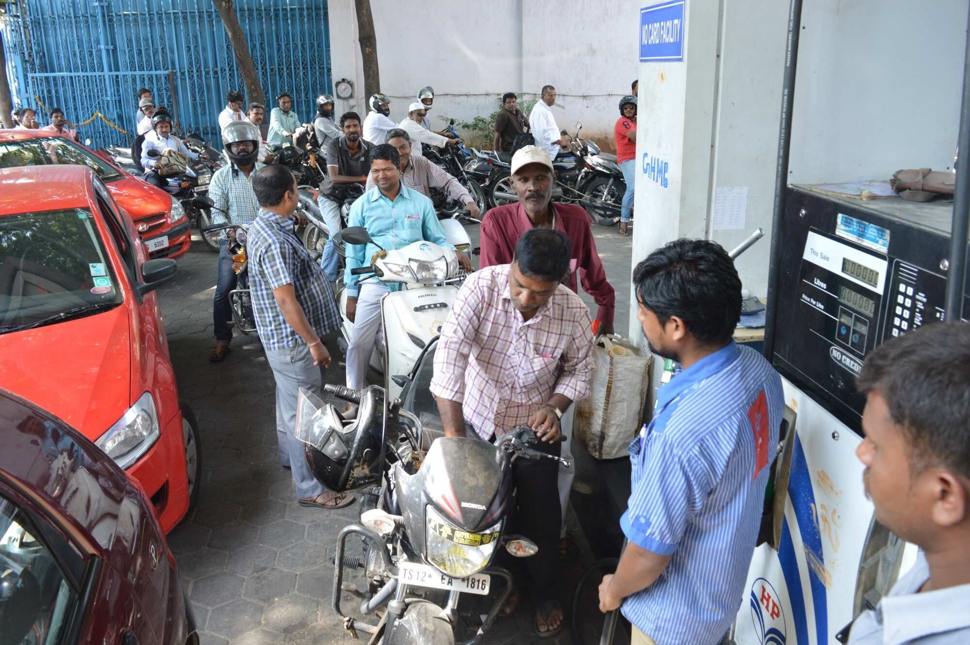 Now, get Rs 2,000 cash from petrol pumps