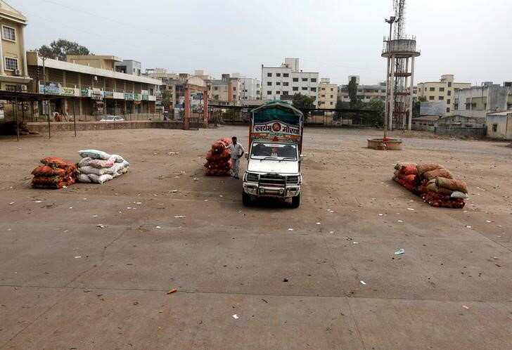 Stranded trucks, unpaid workers: India Inc counts cost of cash crunch
