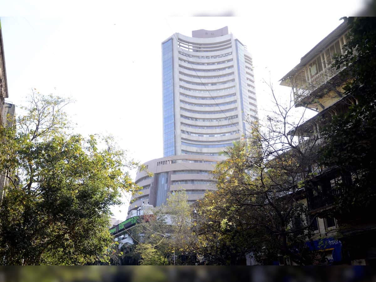 Sensex, Nifty open flat in early trade 