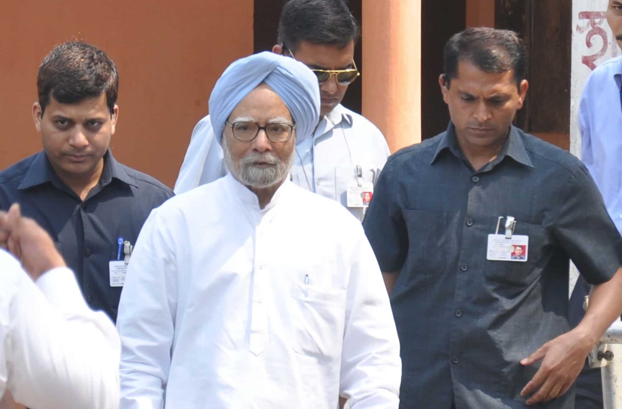 Demonetisation could hurt India's GDP by 200 basis points, says Manmohan Singh
