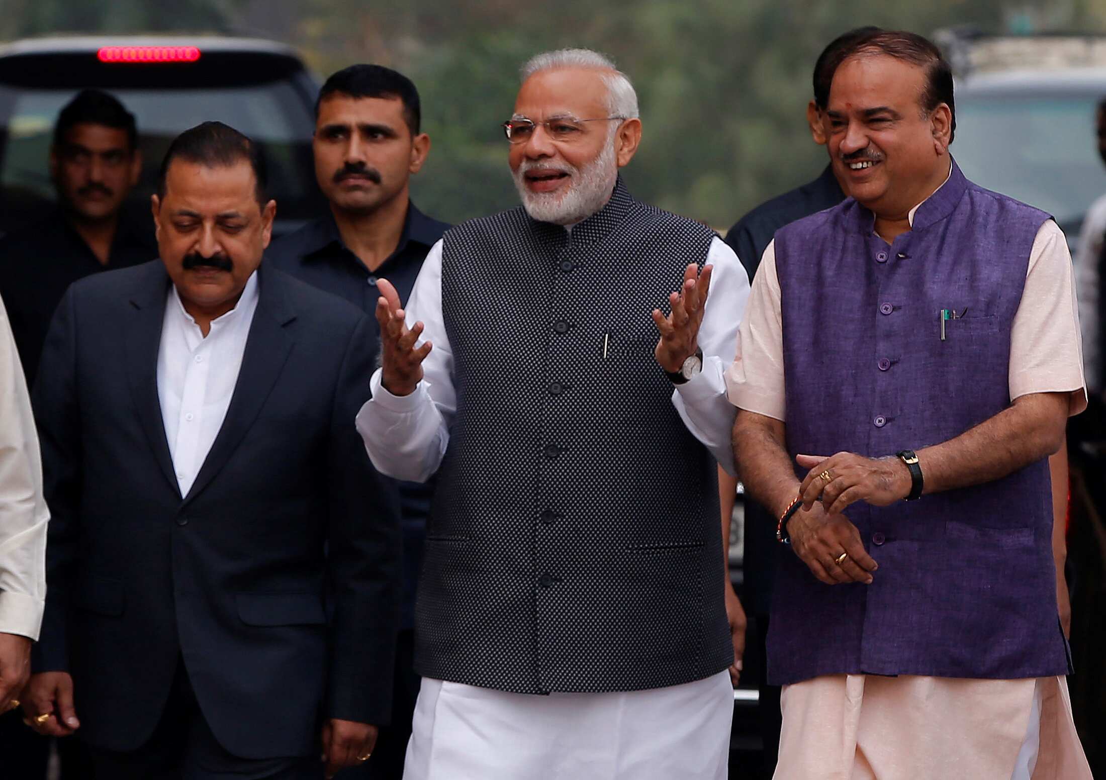 Demonetisation: PM Modi asks ministries, departments to go cashless