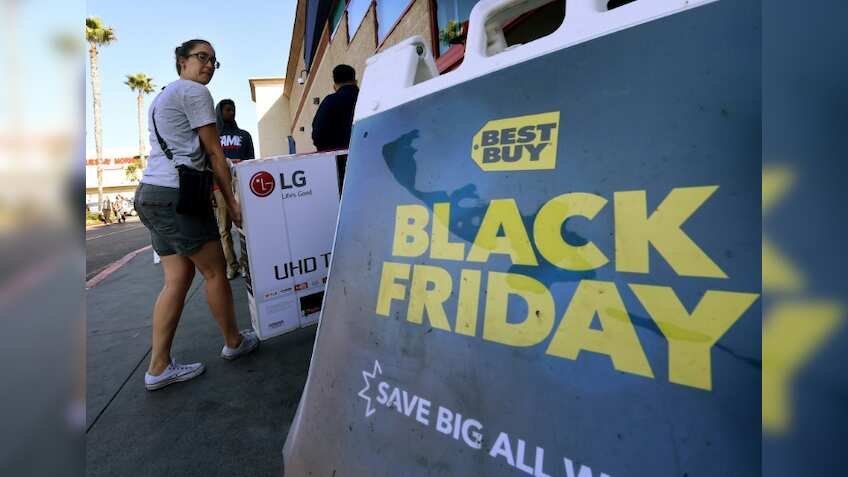 US Black Friday: More shoppers but less spent per head