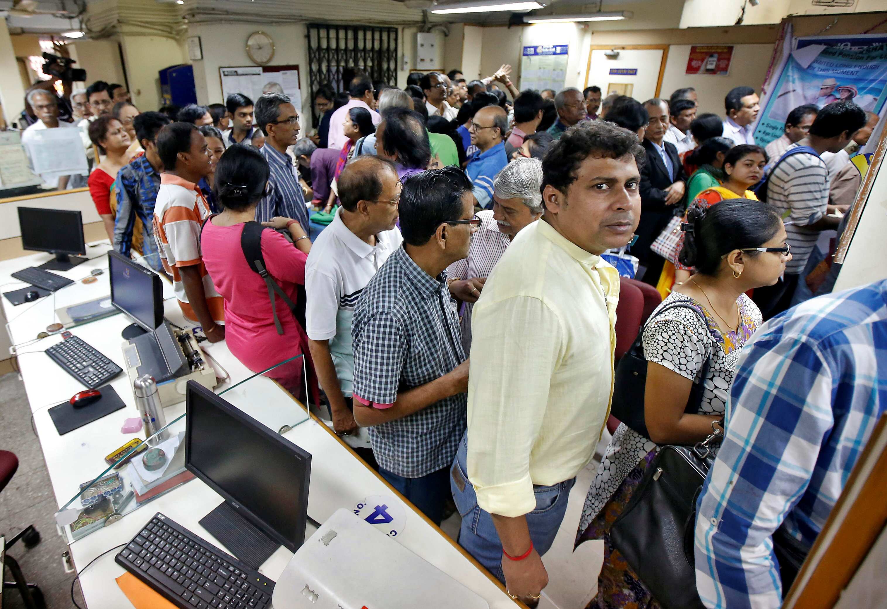 Airtel Payments bank opens over 10,000 accounts in two days