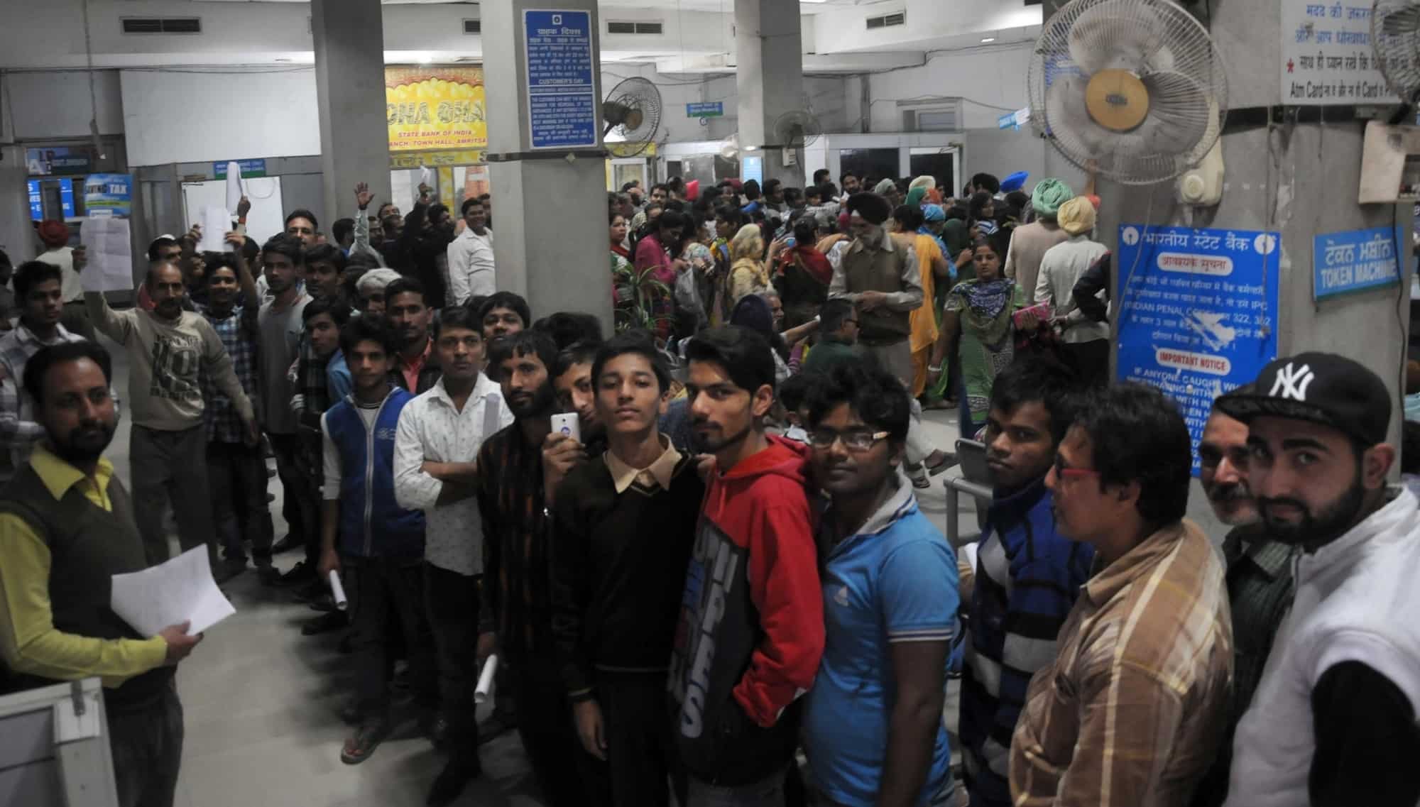 Demonetisation: 28% citizens yet to deposit old currency in bank, says Survey 