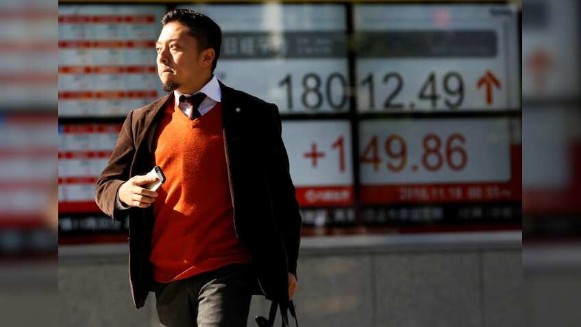 Asia stocks edge up on US growth data cues; dollar steady