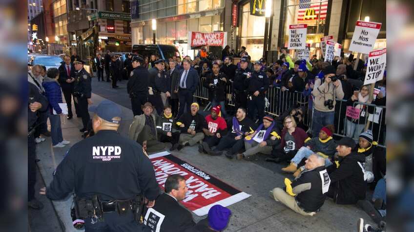 US fast-food workers lead day of protest for $15 per hour