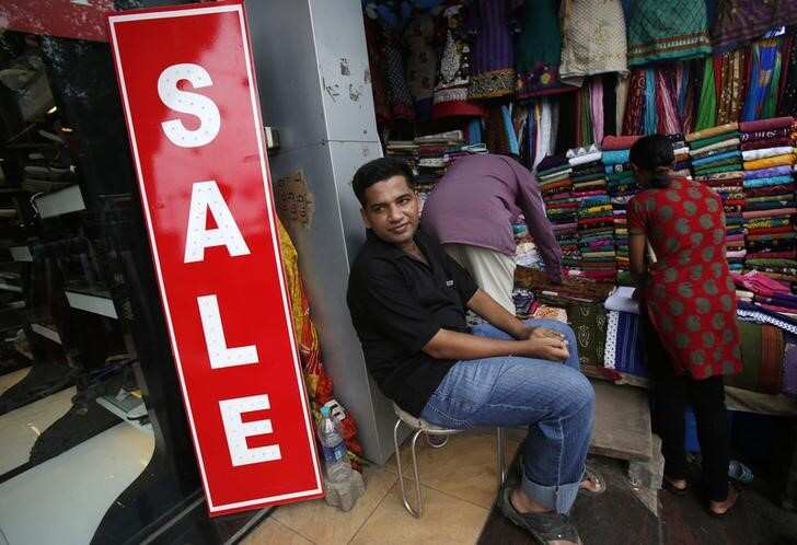 Indian services activity plunges into contraction in November on cash crackdown