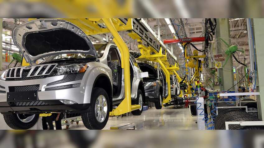 Mahindra first automaker to announce production shutdown due to demonetisation
