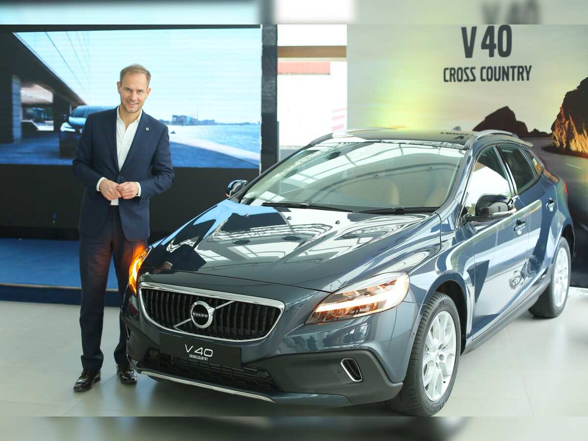 Volvo launches hatchback V40, V40 Cross Country starting
