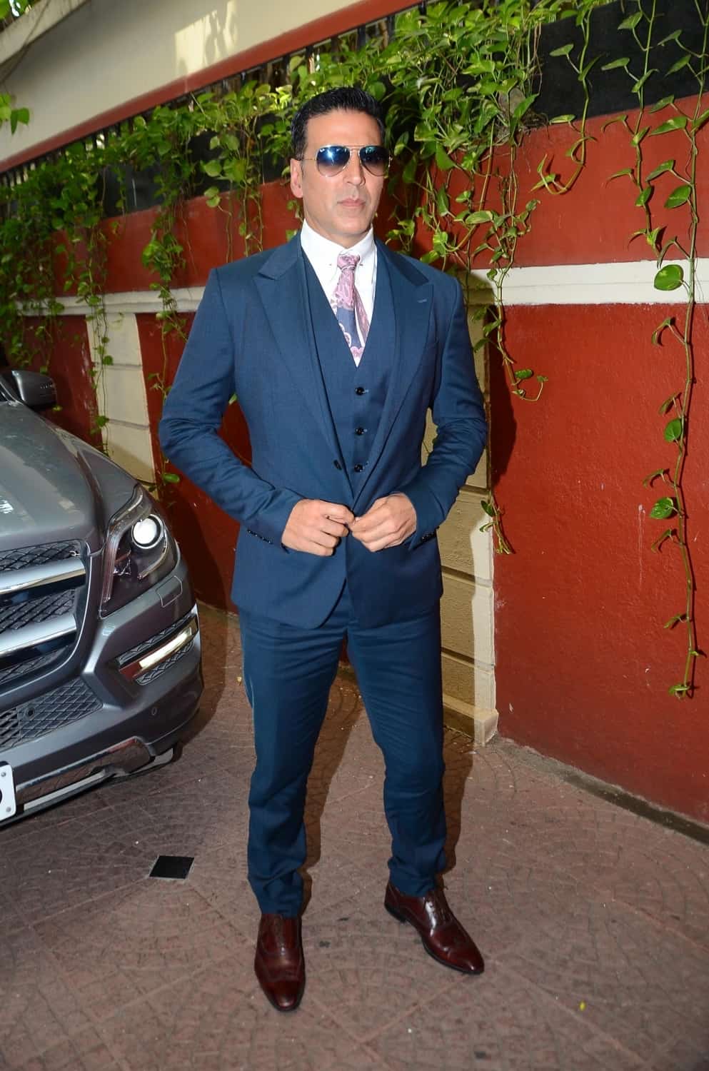 Tata Motors signs up Akshay Kumar as brand ambassador for CVs Zee