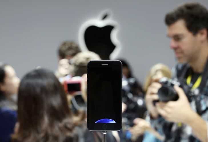 Apple to cut iPhone production by 10% in Q1 of 2017: Report