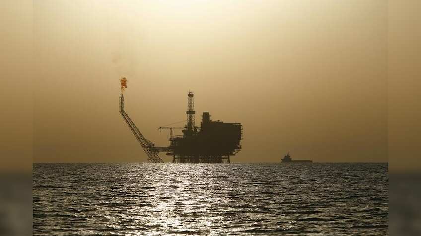 Oil prices edge up on expectations of tightening supplies