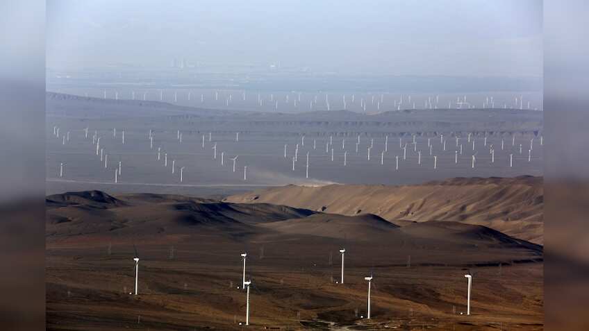 China takes global lead in clean energy