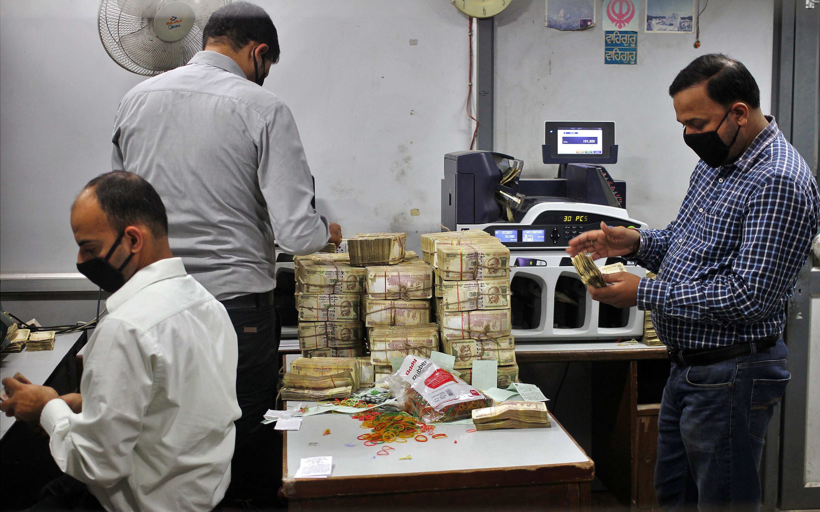 Tax dept to rope in auditors to probe bank deposits