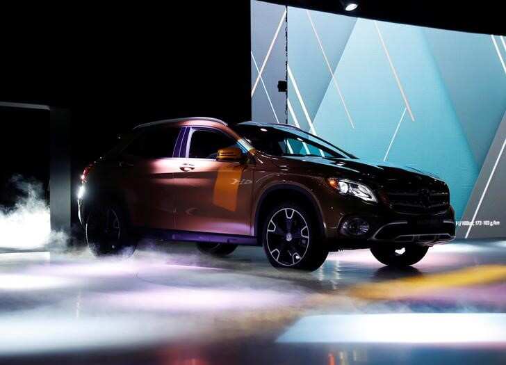 Mercedes-Benz to overtake BMW as largest premium carmaker