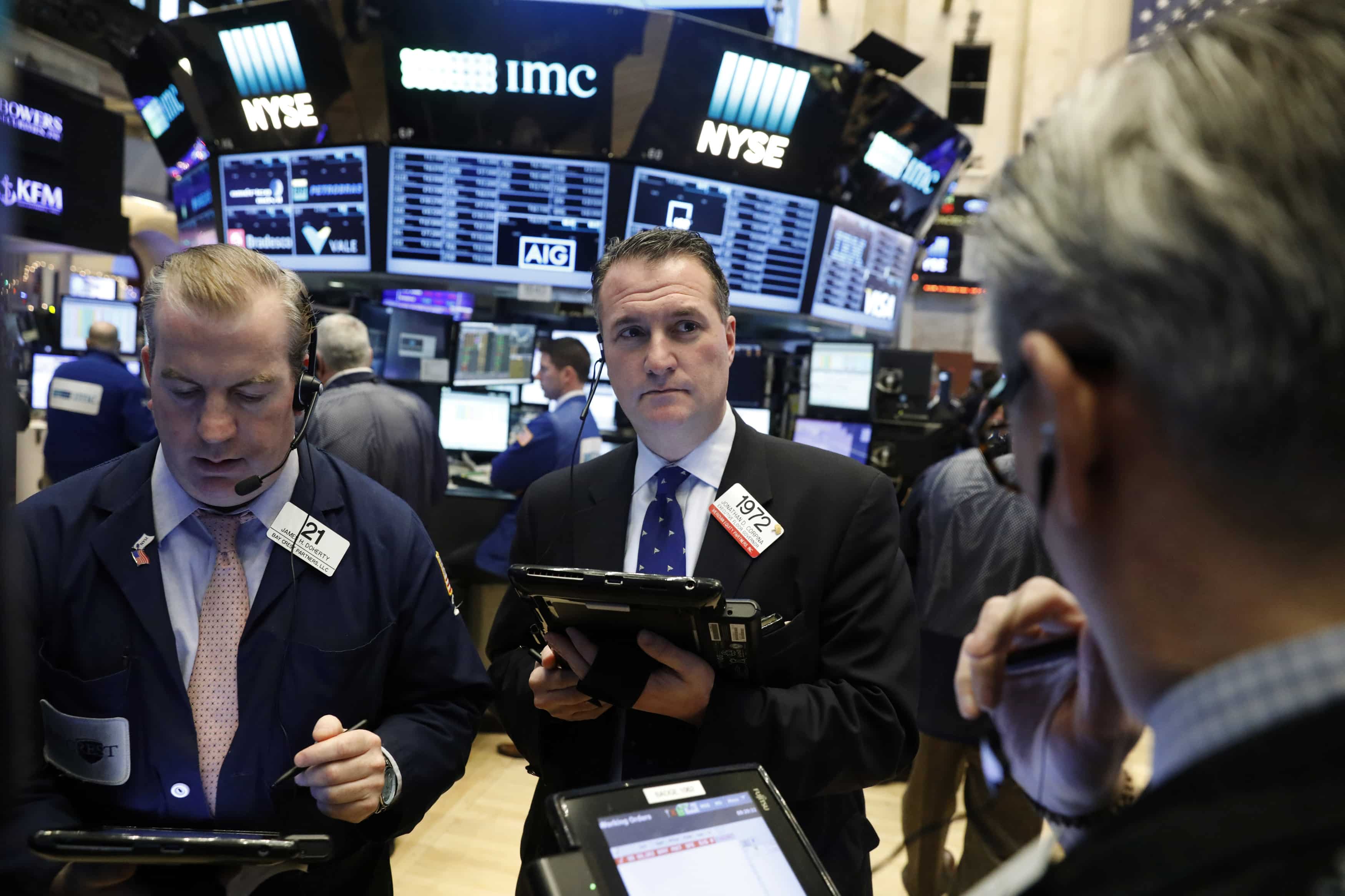 Global stocks rise as commodities rally; dollar falls vs yen