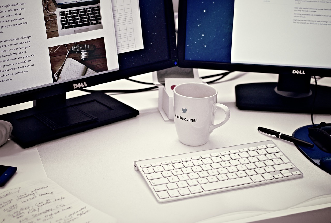 PC shipments continue to fall but Dell bucks