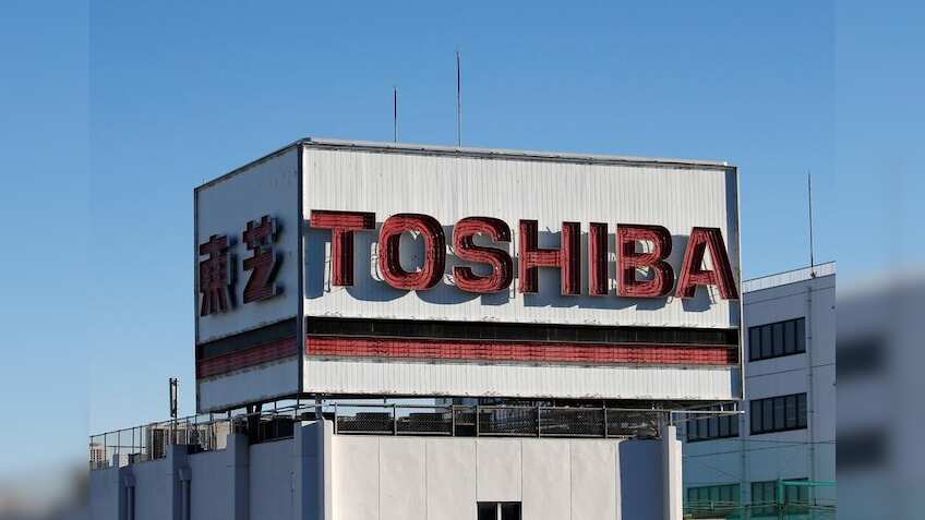 Toshiba in talks to sell chip business stake to Western Digital