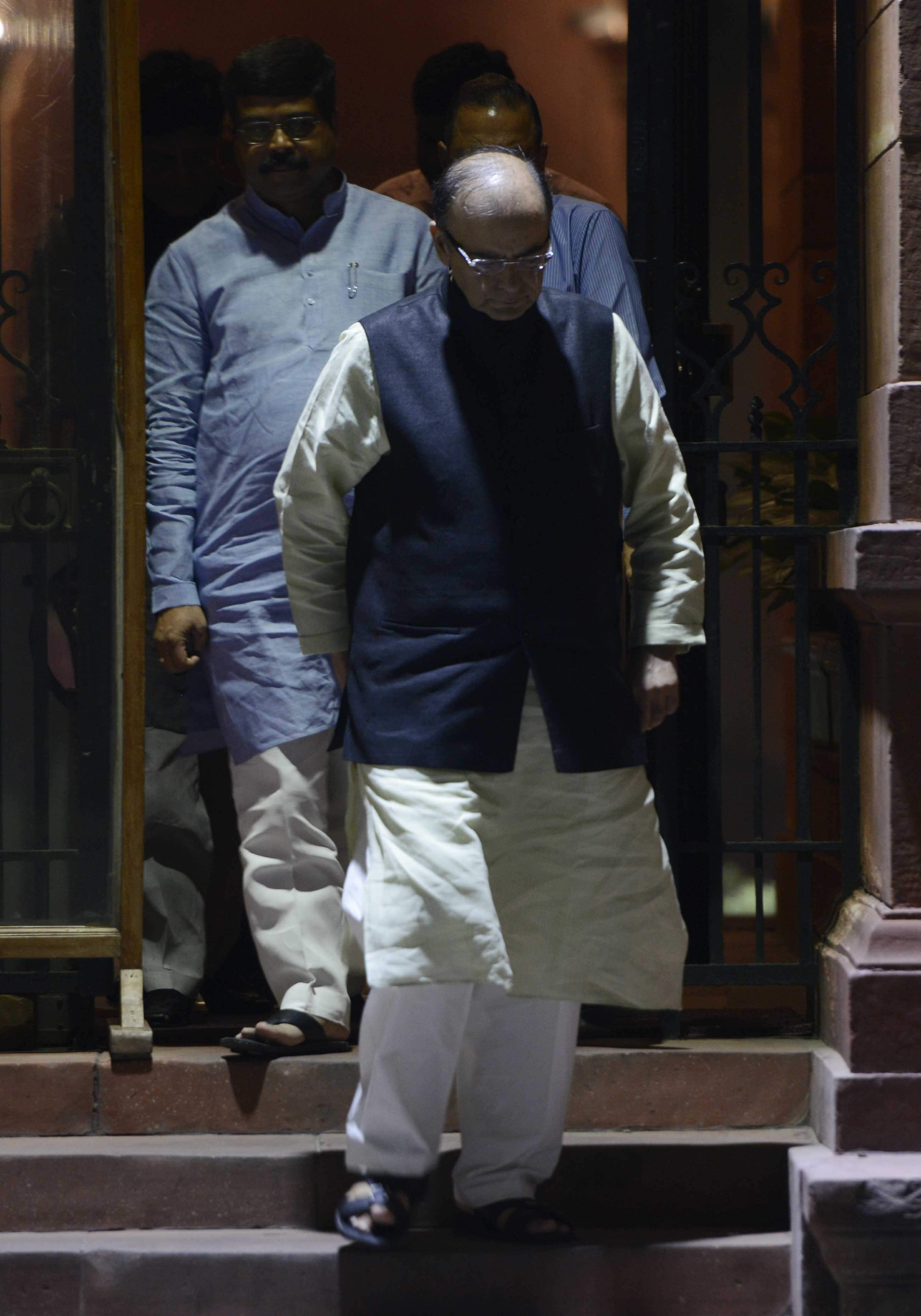 Don't announce schemes related to 5 poll-bound states in Budget: EC