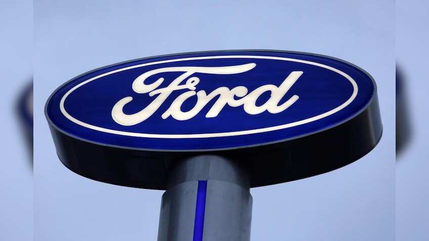 Ford sees lower 2017 profits, takes hit from pensions, Mexico