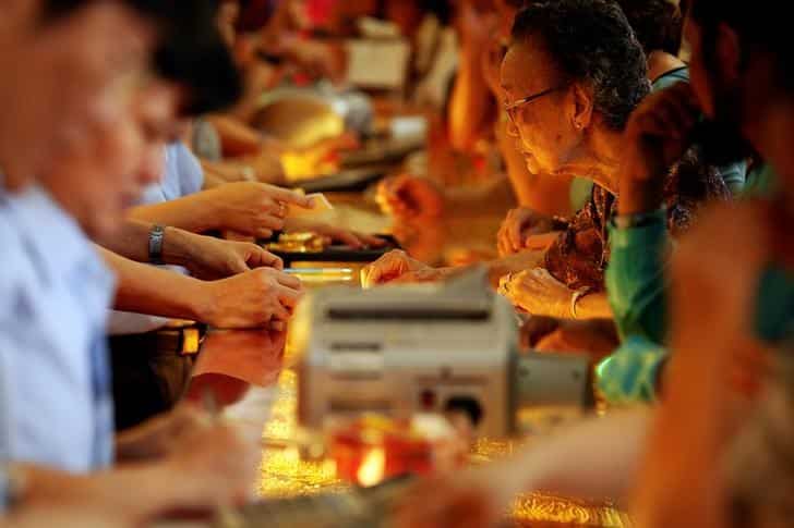 Gold turns firm despite strong U.S. data, Yellen rate hike hints