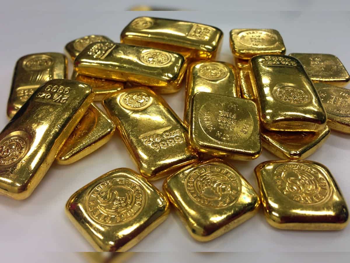 Gold hits 4-month high, climbs Rs 325 on