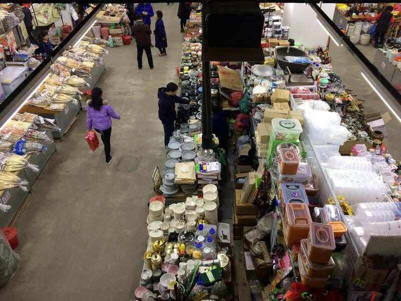 China's February service sector growth slows to 4-month low as competition gets fierce: Caixin PMI