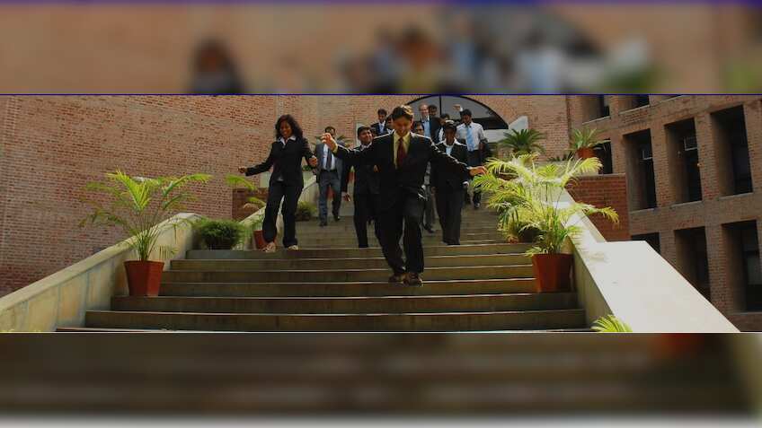Amazon becomes leading recruiter at IIM-A institute's final placement round by offering 18 jobs to graduates 