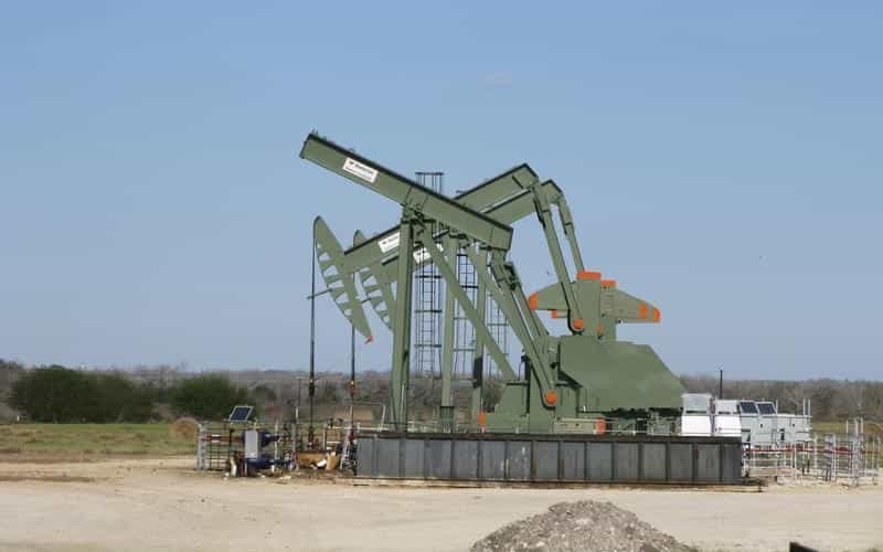 Oil prices extend gains after drop in U.S. stockpiles