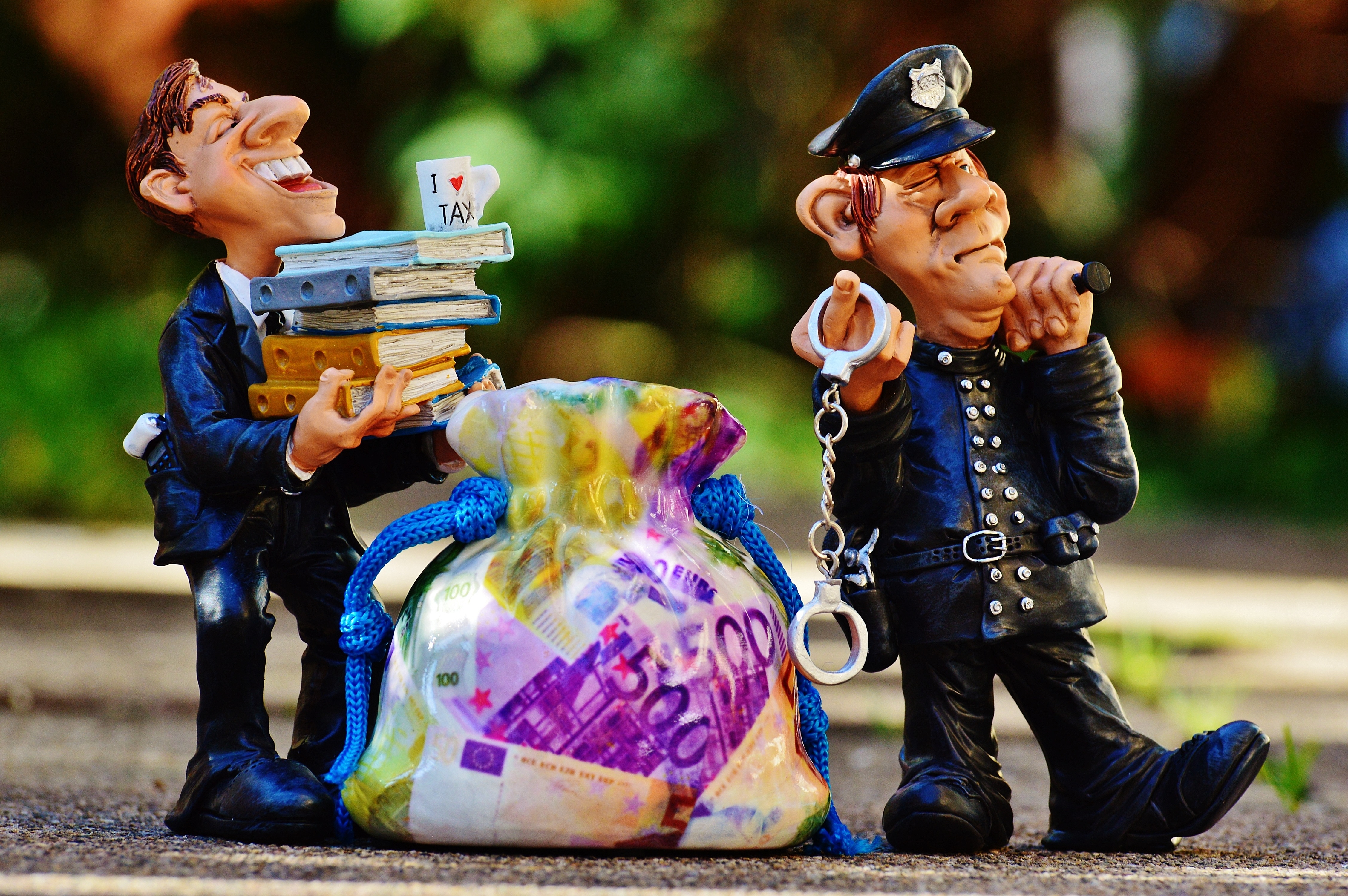 Income Tax dept releases list of defaulters owing Rs 448 crore
