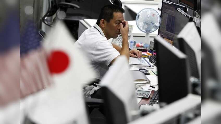 Asia stocks weaker, dollar slips as Fed continues to weigh