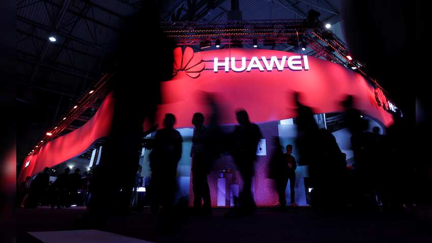 Huawei launches budget version of flagship smartphone P10