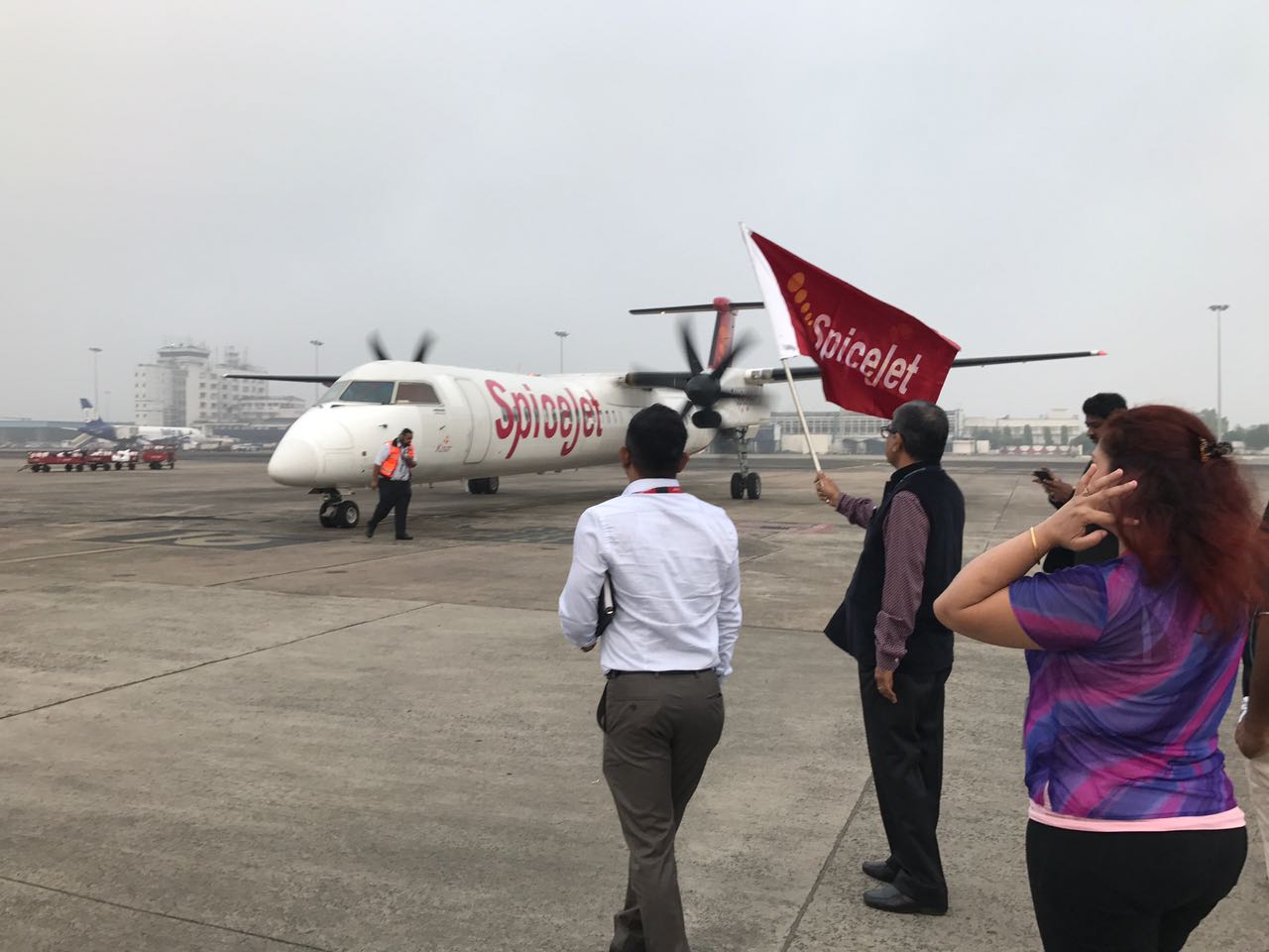 SpiceJet launches first daily direct flight from Kolkata to Dhaka