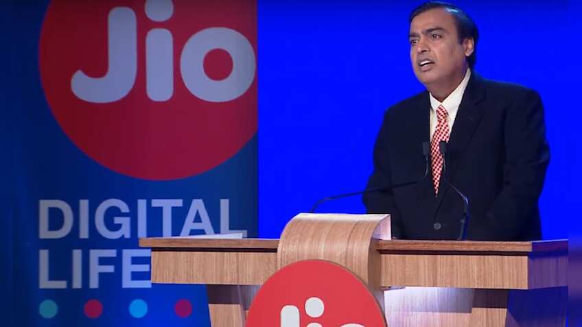 Sebi bars RIL from F&O market, asks return of Rs 1,000 crore