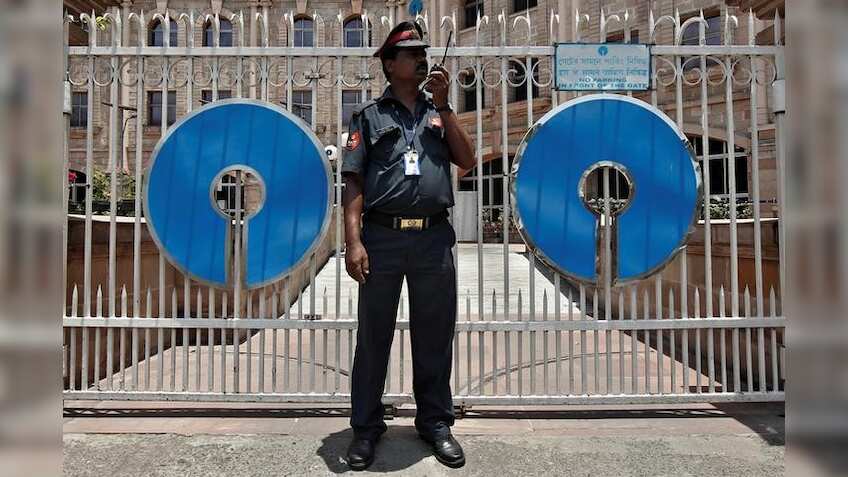 SBI may reduce workforce by nearly 10% by 2019, says MD Rajnish Kumar
