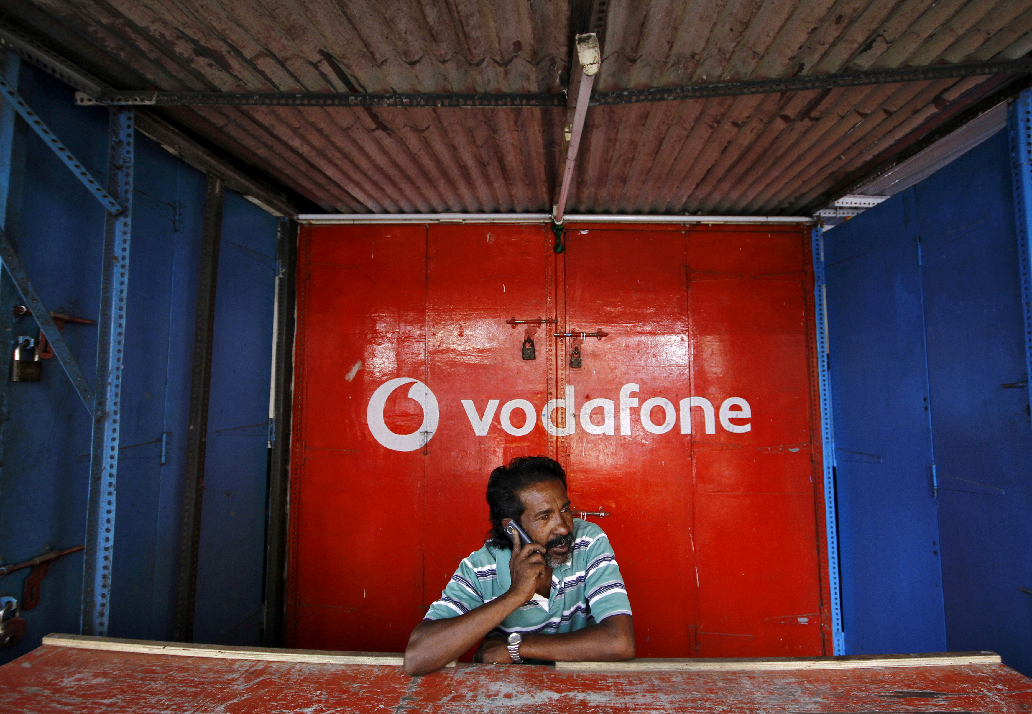 Vodafone reintroduces Rs 346 4G pack to fight Reliance Jio