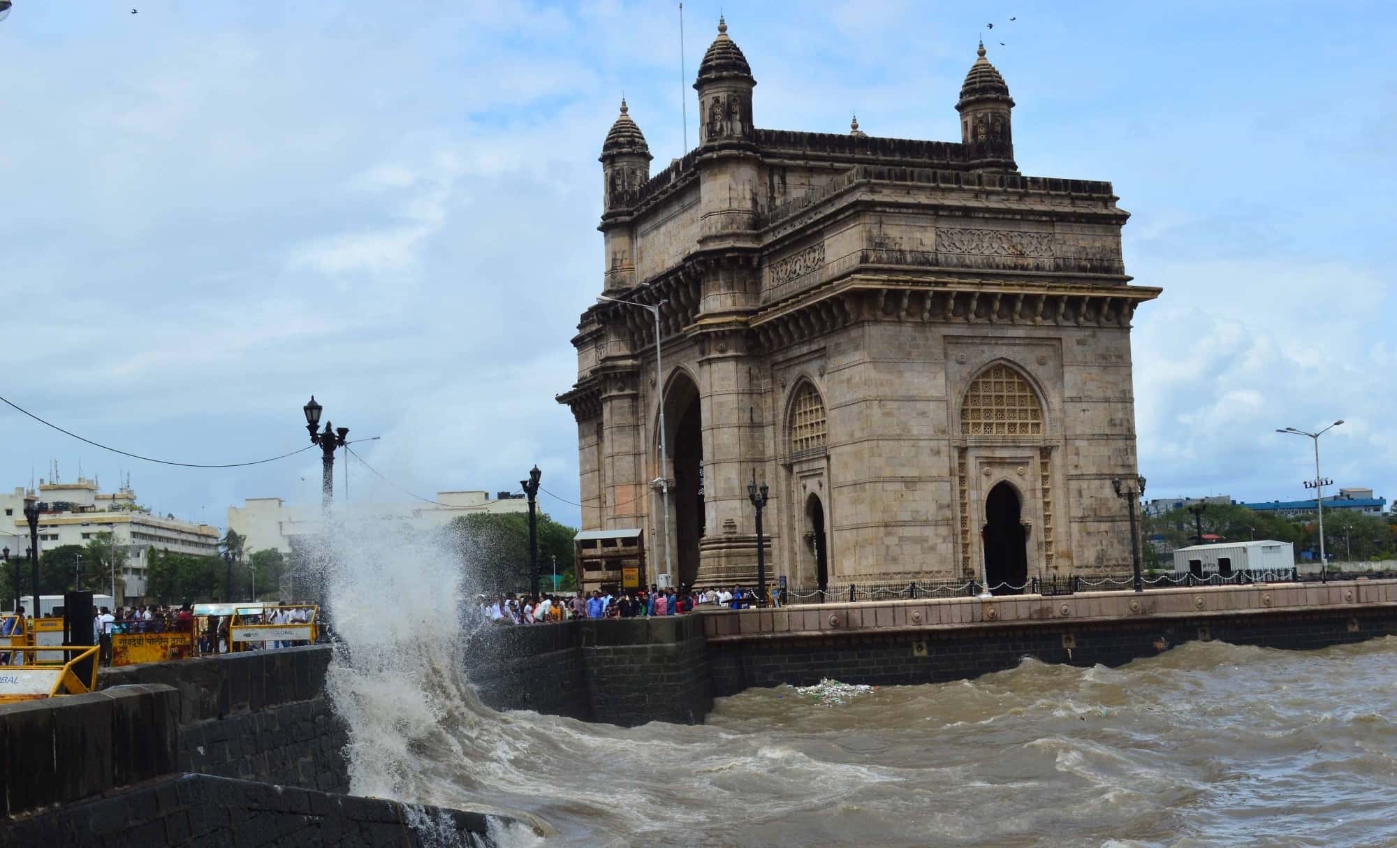 Mumbai attracts maximum amount of private equity investments of about 56% in 2016: Knight Frank India 