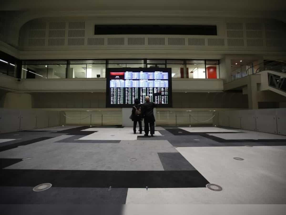Global stocks skid, safe-haven assets jump as U.S.