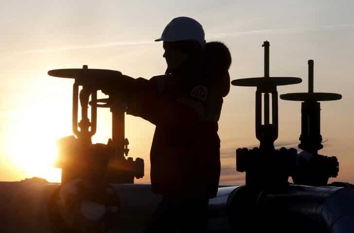 Oil hits 5-week top on geopolitical tensions, strong demand
