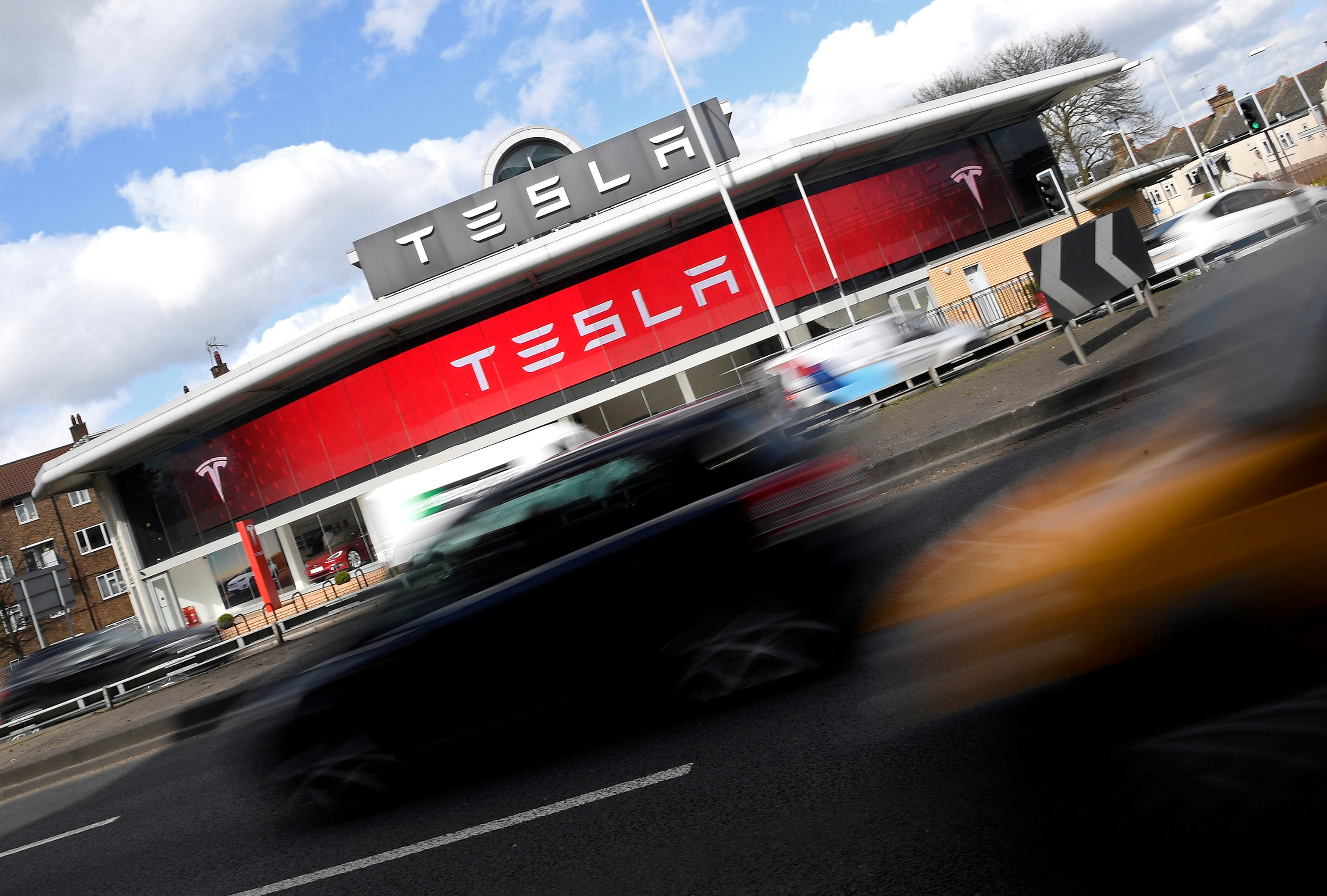 Tesla edges out GM to become most valuable US carmaker