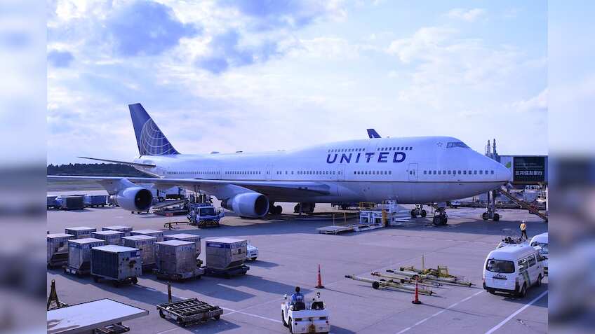 United shares fall after backlash over dragged passenger