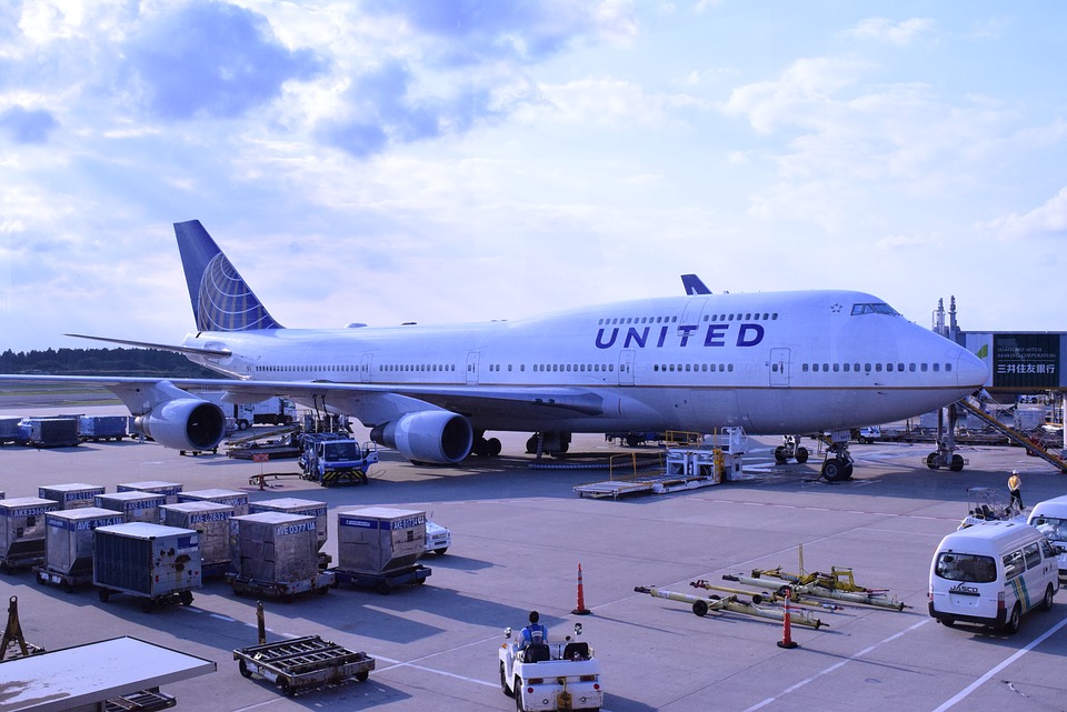 United shares fall after backlash over dragged passenger