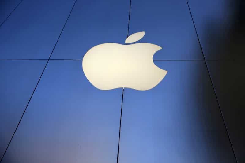 Apple considers bidding for big stake in Toshiba's chip business: Report