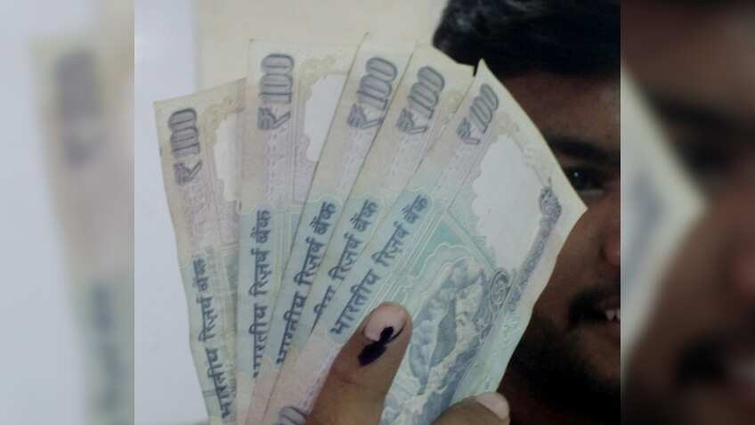 Withdrawal trend reverses in Jan Dhan accounts; deposits up Rs 1000 crore
