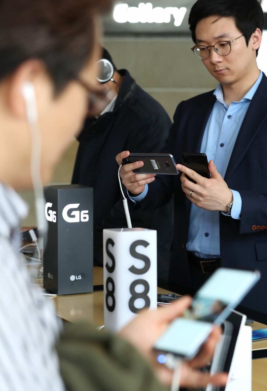 Once fuelled by it, can India's e-commerce boom continue to rely on mobile phones? 