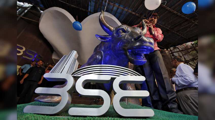 Ordinary Indians rush into stocks, spurring a rally as well as risks