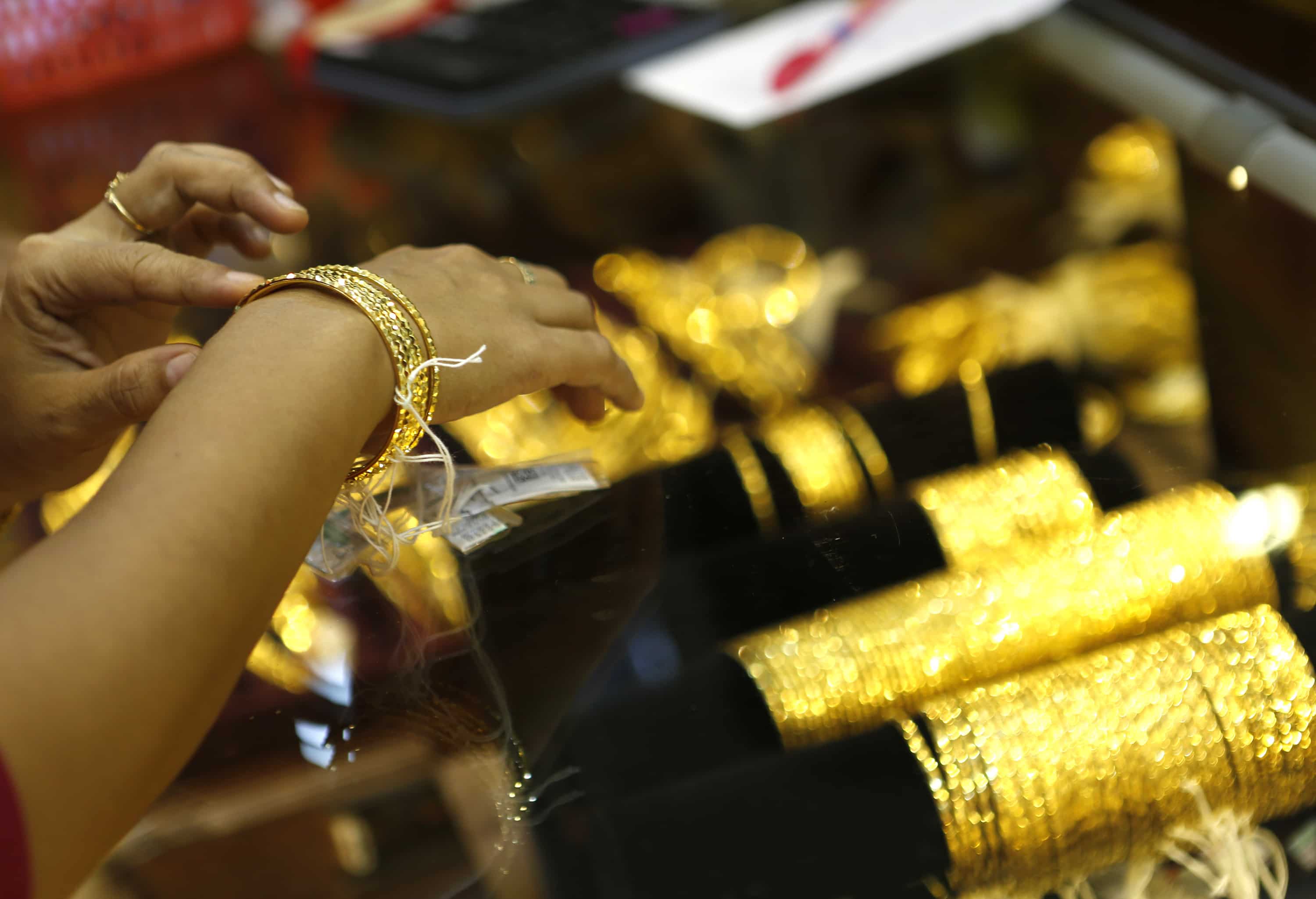 India continues to pull sluggish global gold demand higher