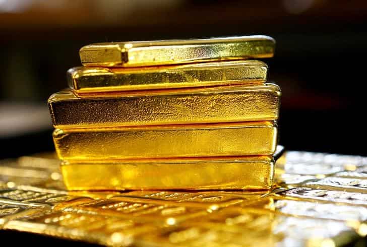 Gold prices hit six-week low on rate hike expectations