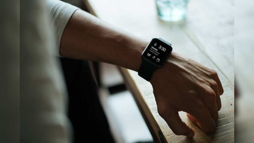 Smartwatches are finally finding buyers and this is a bad news for fitness bands